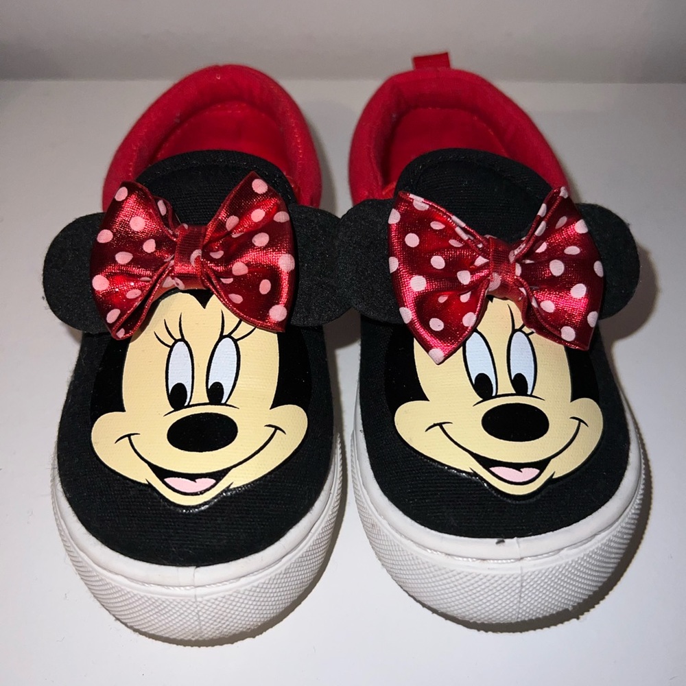 Size 7/8 Minnie Mouse Shoes